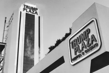В США снесли одно из самых первых казино Трампа